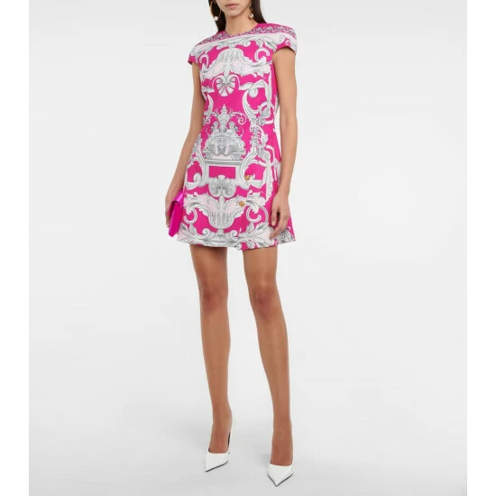 Versace Pin-Point Leather Pumps 3 Versace Pin-Point Leather Pumps